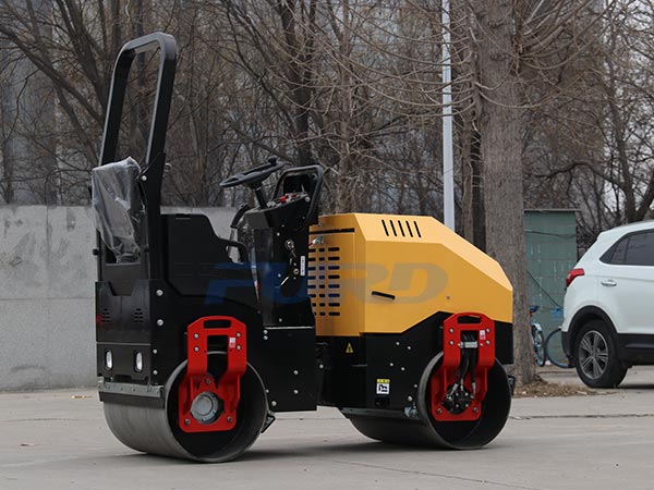 小型壓路機(jī)長(zhǎng)期不使用就能丟下保養(yǎng)嗎？